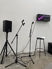 NA ESCADA (live radio broadcast performance)