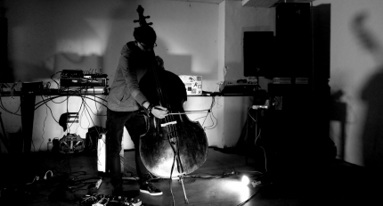 LiLa-Session: Opener: FLAGIO – solo double bass