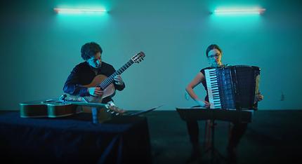 The Sound of Guernica, Von Krieg und Hoffnung